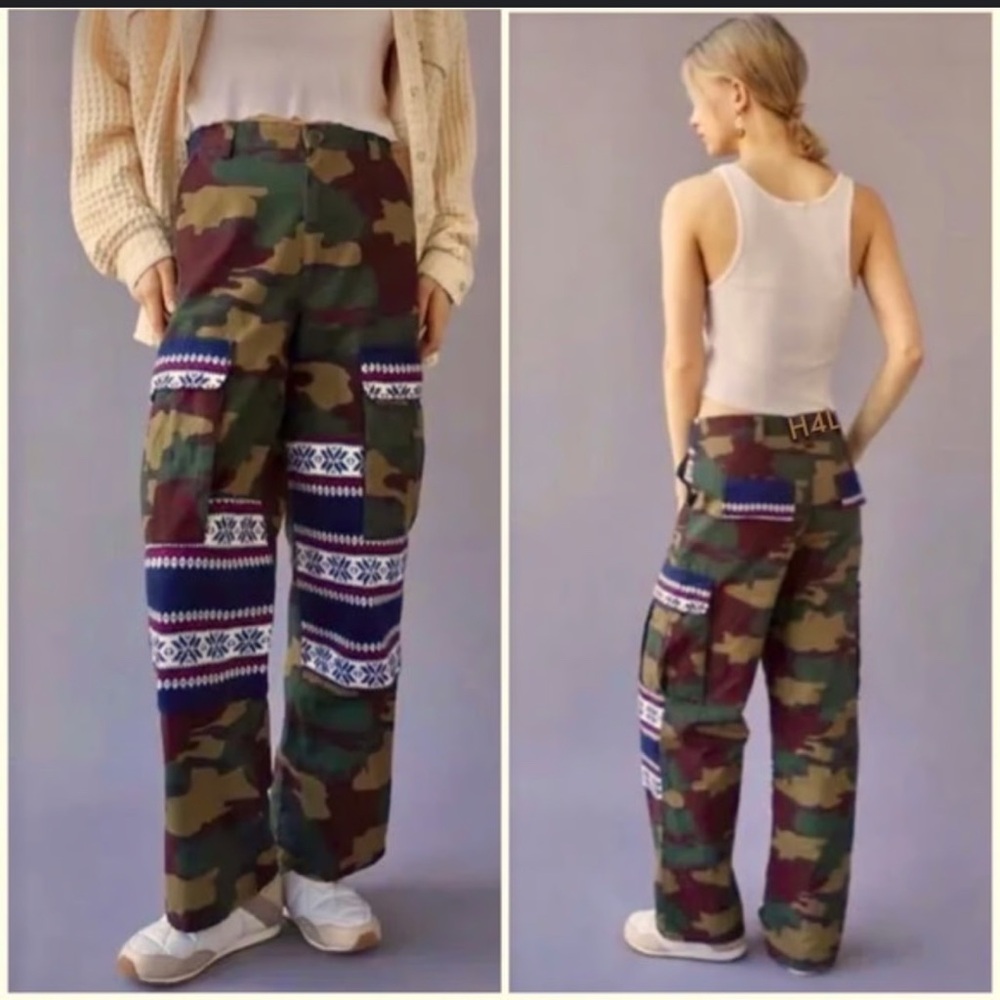 Urban Outfitters Women Wide Leg cargo Green camo print
Mountaineering Pants Sz 0